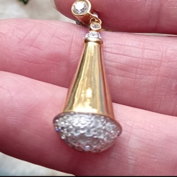 Vintage Gold Tone Earrings - Picture 5 of 5